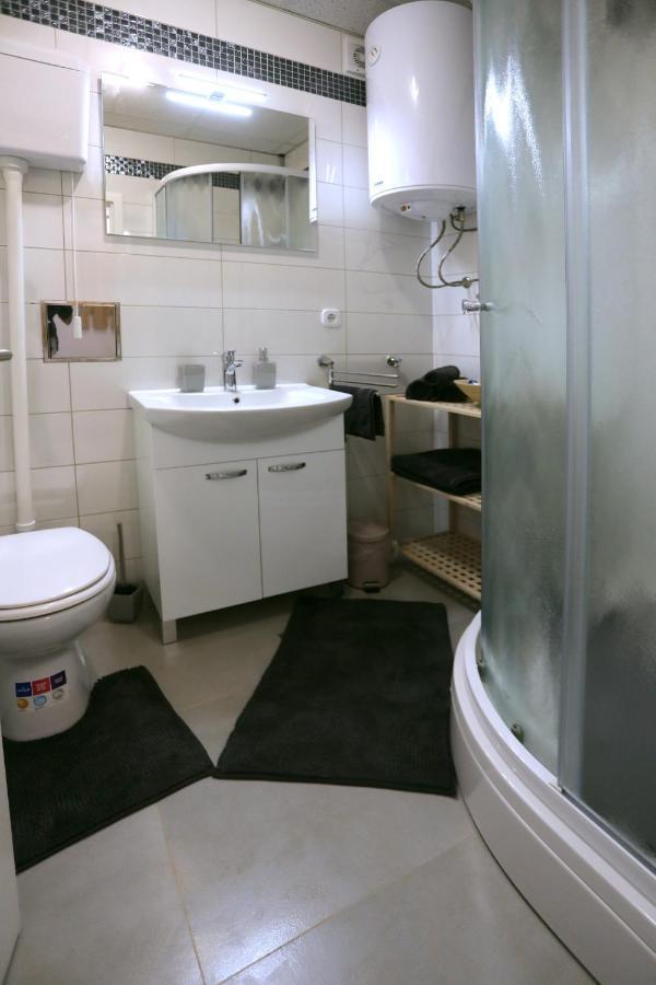 Studio Apartman Ana 오시예크 외부 사진